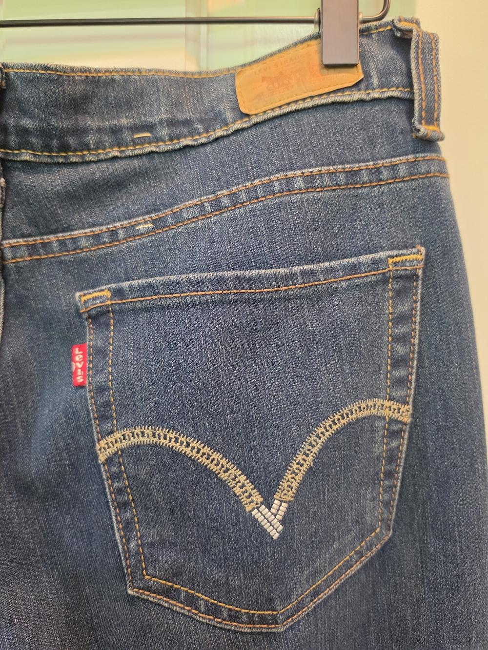 Levi's Women's Blue Denim Jeans - Classic Back Pocket